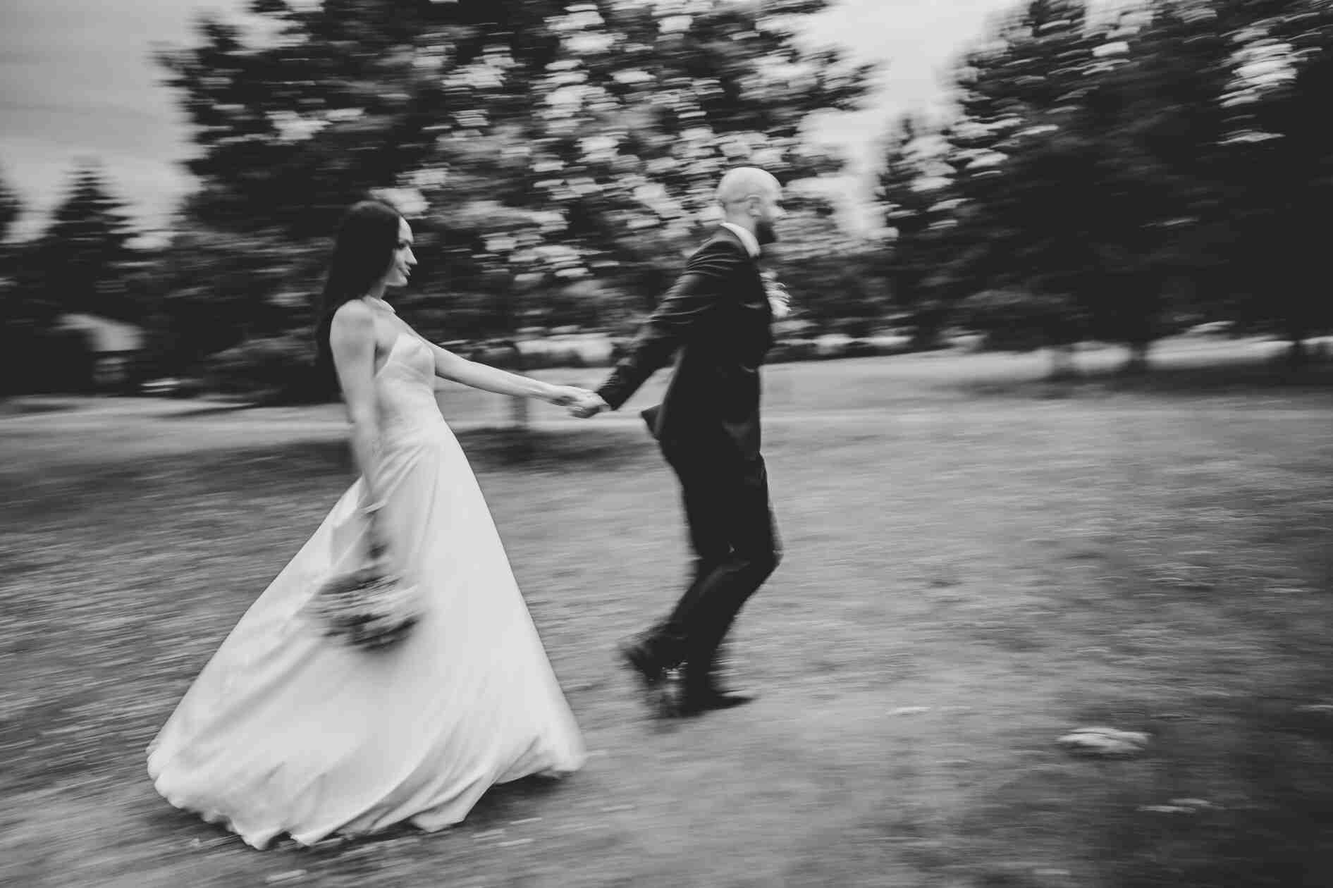 Kāzu portrets parkā