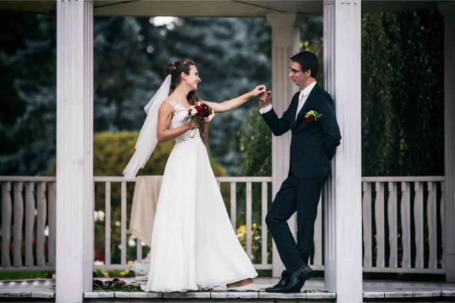 Kāzu portrets parkā